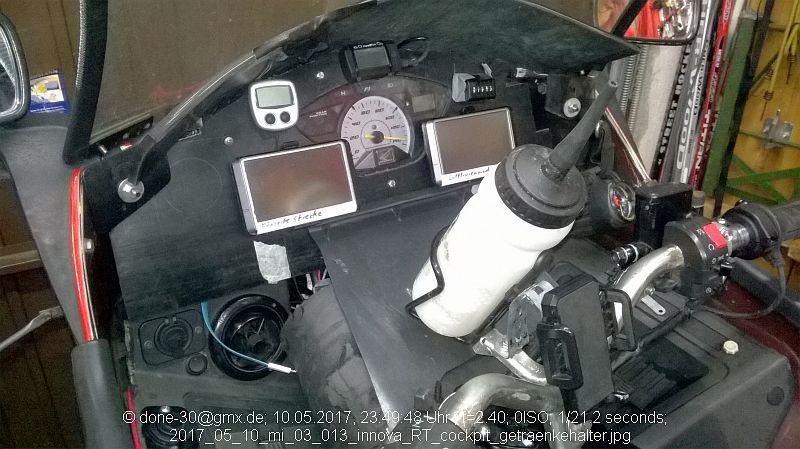 2017_05_10_mi_03_013_innova_RT_cockpit_getraenkehalter.jpg