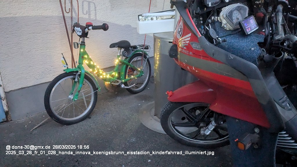 2025_03_28_fr_01_028_honda_innova_koenigsbrunn_eisstadion_kinderfahrrad_illuminiert.jpg