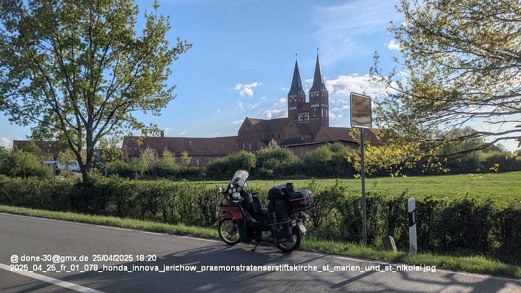 2025_04_25_fr_01_078_honda_innova_jerichow_praemonstratenserstiftskirche_st_marien_und_st_nikolai.jpg