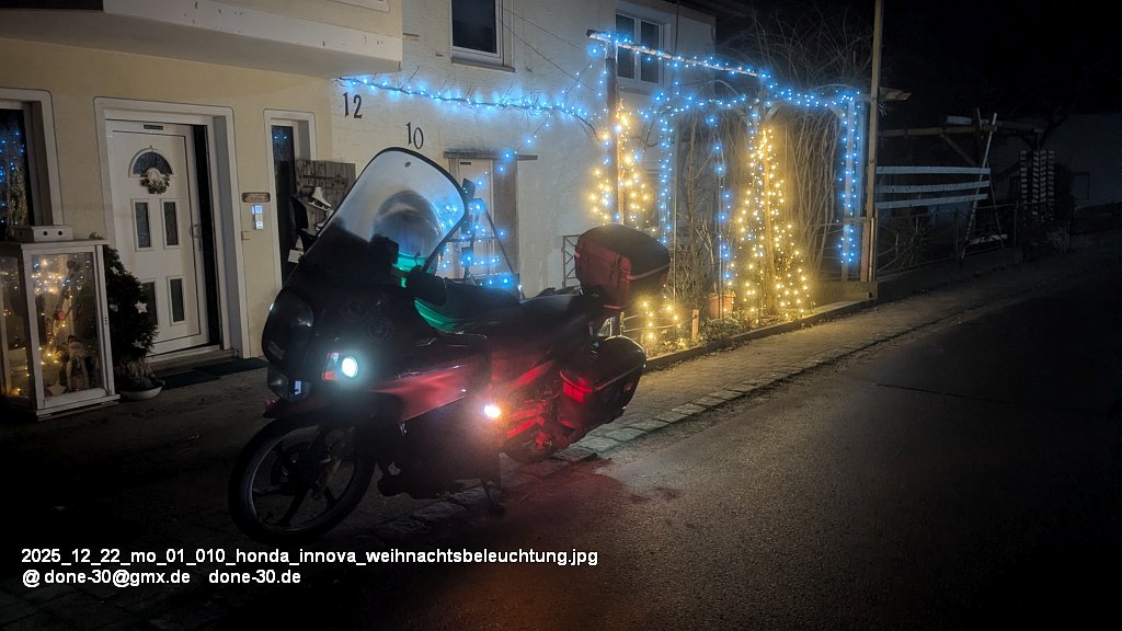 2025_12_22_mo_01_010_honda_innova_weihnachtsbeleuchtung.jpg