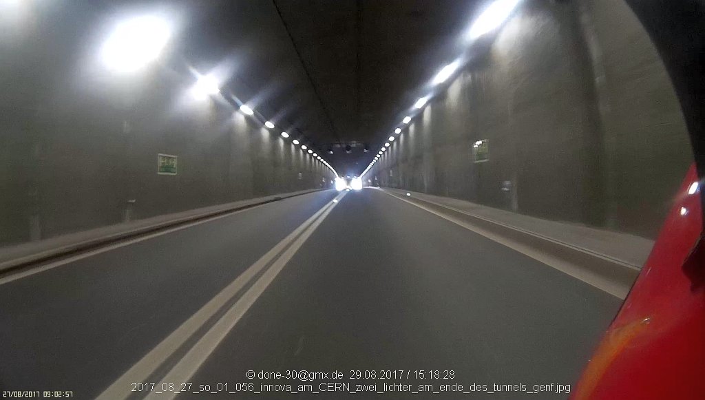 2017_08_27_so_01_056_innova_am_CERN_zwei_lichter_am_ende_des_tunnels_genf.jpg