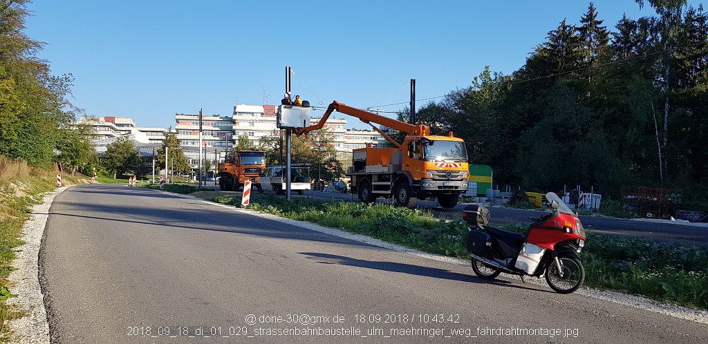 2018_09_18_di_01_029_strassenbahnbaustelle_ulm_maehringer_weg_fahrdrahtmontage.jpg