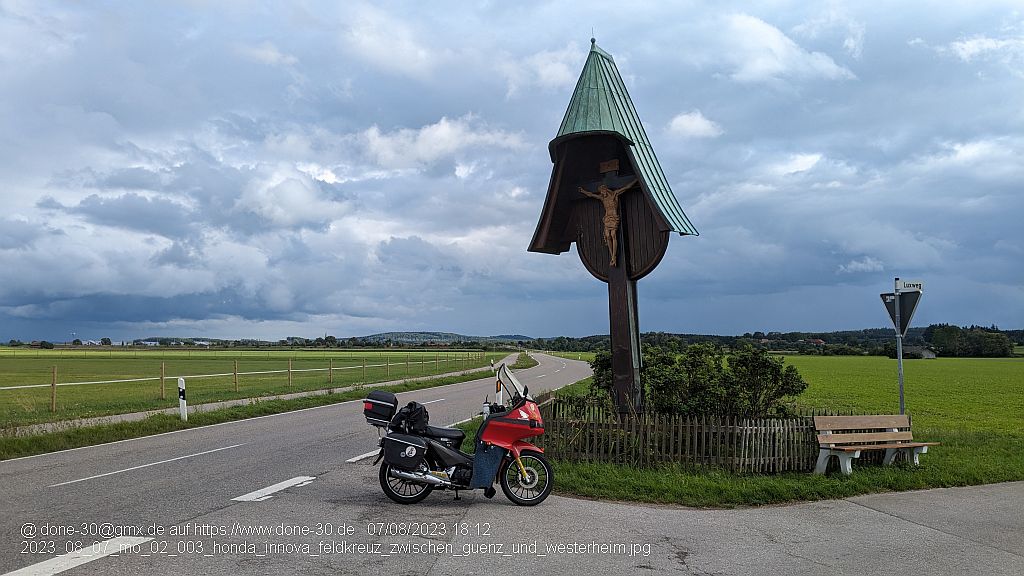 2023_08_07_mo_02_003_honda_innova_feldkreuz_zwischen_guenz_und_westerheim.jpg