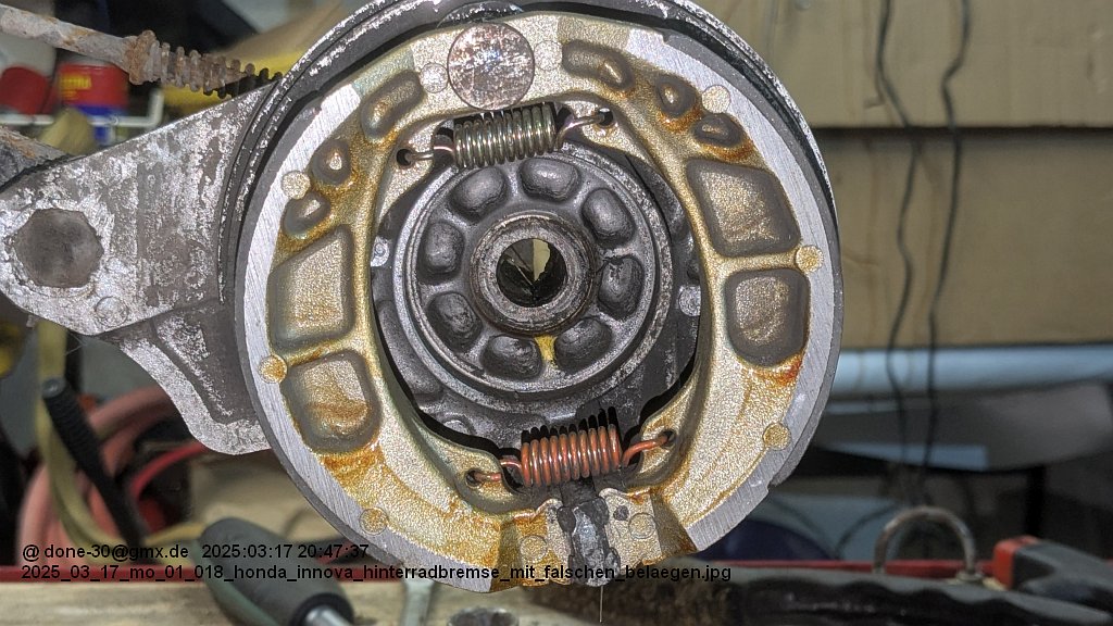 2025_03_17_mo_01_018_honda_innova_hinterradbremse_mit_falschen_belaegen.jpg
